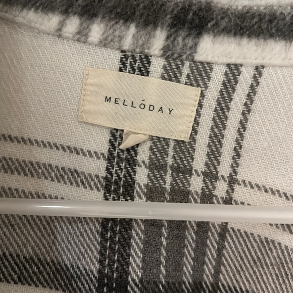 Shacket - Picture 2 of 4